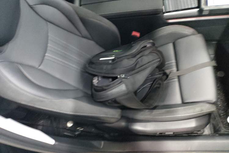 Used Volkswagen Magotan 2024 300TSI DSG Prestige Edition—A Real Eye-Catcher Right Front Seat