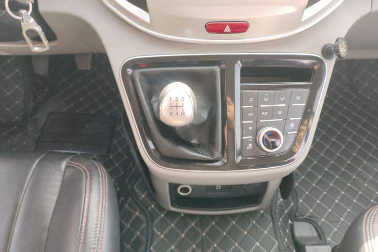 Used JAC Refine M4 2017 2.0T Manual Comfort Version