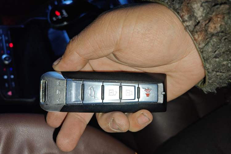 Used Wey VV6 2018 2.0T Four-Wheel Drive Flagship Version China V Standard Vehicle Key