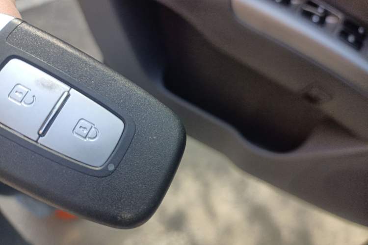 Used Hyundai Santa Fe Classic 2012 2.4 Ultimate Edition 7-Seater Four-Wheel Drive Vehicle Key