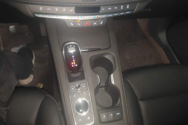 Used Cadillac XT4 2022 28T Two-Wheel-Drive Luxury Version
