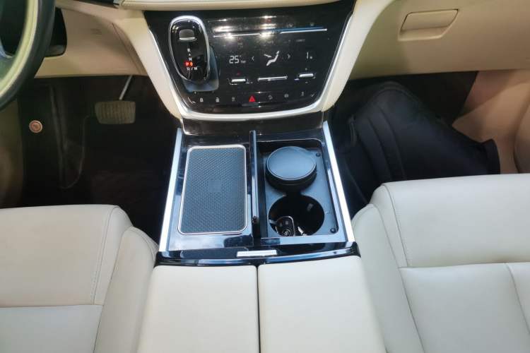 Used Buick GL8 2023 ES Lu Zun Deluxe Model
