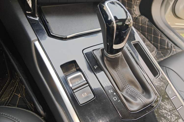 Used Wey VV7 2017 2.0T Ultra-Luxury Version Gear Lever