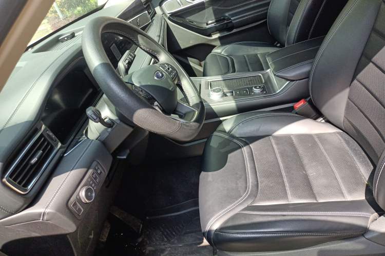 Used Ford Explorer 2023 EcoBoost 285 Four-Wheel Drive Stylish Plus Version 7 Seats
