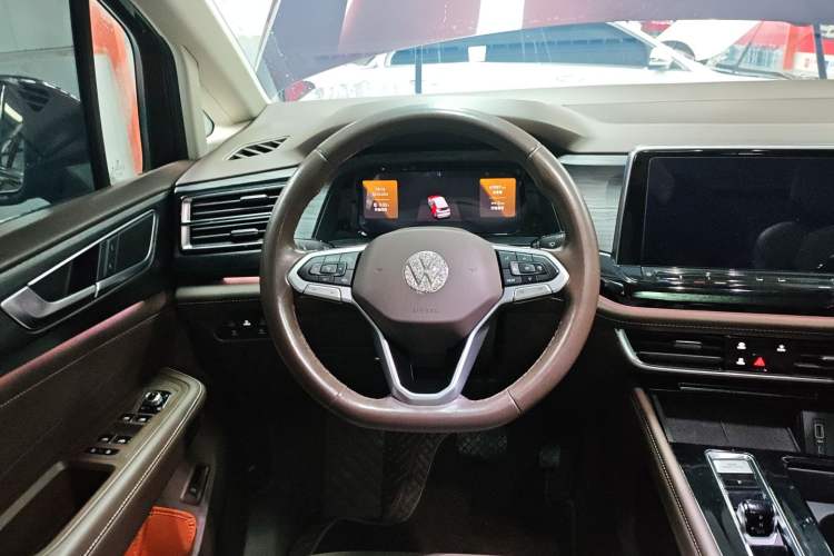 Used Volkswagen Viloran 2023 330TSI Luxury Edition