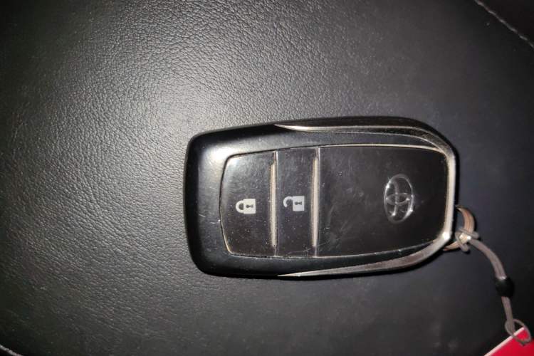 Used Toyota RAV4 2016 2.0L CVT Two-Wheel Drive Smart Edition China V Standard Vehicle Key