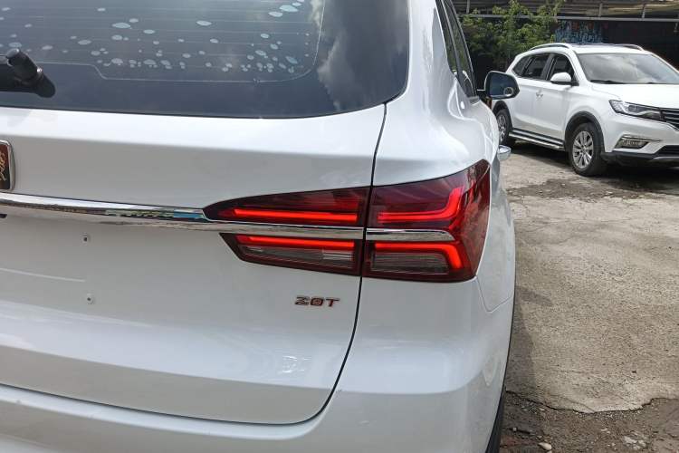Used Roewe RX5 2019 20T Two-Wheel Drive Automatic 4G Connected Platinum Edition Right Rear Taillight