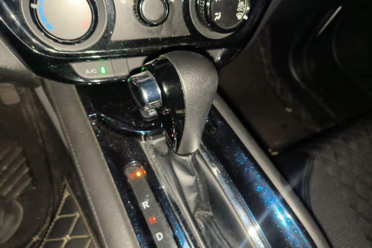 Used Honda Vezel 2017 1.8L CVT Front-Wheel Drive Pioneer Edition Gear Lever