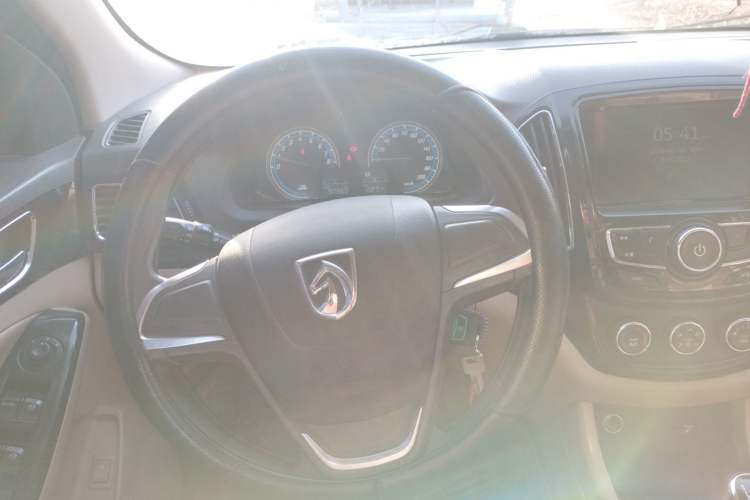 Used Baojun 730 2014 1.5L manual Comfort ESP version 7 seats
