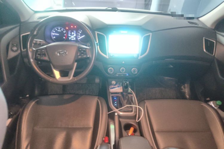 Used Hyundai ix25 2015 1.6L Automatic Two-Wheel Drive Smart GLS Trim Center Console