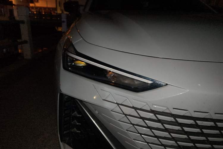 Used Changan UNI-V 2022 1.5T Prestige Version
