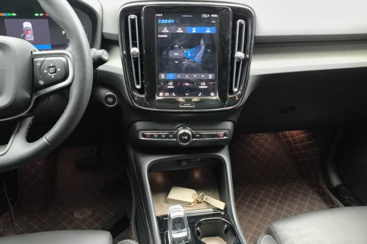 Used Volvo XC40 2023 B4 4x4 Smart Luxury Edition Audio And AC Panel