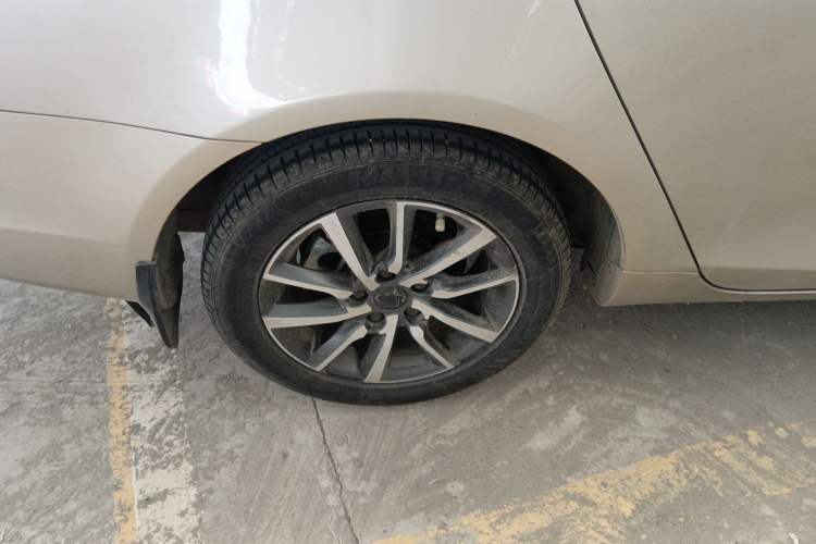 Used Geely Auto Emgrand 2019 Leading Edition 1.5L CVT Upward-Connected Model China VI Standard Exterior 5