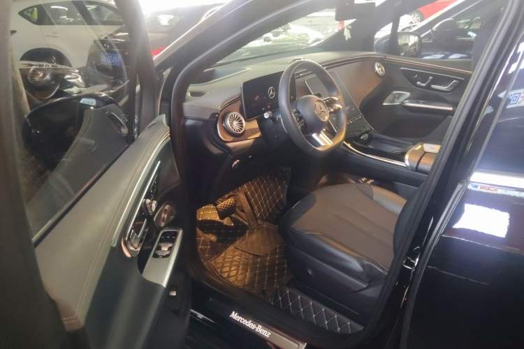 Used Mercedes-Benz EQE SUV 2023 350 4MATIC Luxury Edition Driver Seat