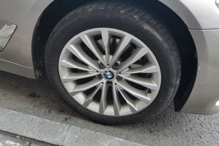 Used BMW 5 Series 2018 525Li Luxury Package Right Front Wheel Hub