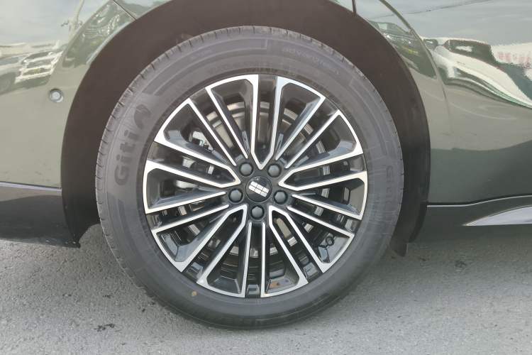 Used Geely Galaxy Galaxy 8 2025 130km EM-i Deluxe Edition
