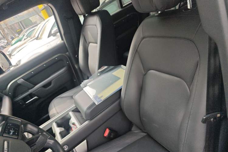 Used Land Rover Defender 2025 110 3.0T P400 X Left Front Seat