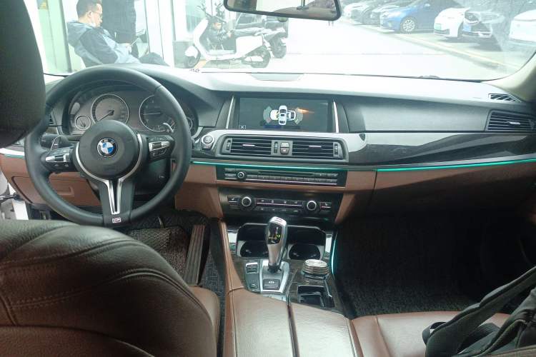 Used BMW 5 Series 2014 525Li Leading Model
