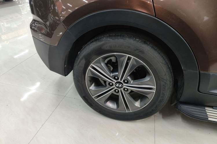 Used Hyundai ix25 2015 1.6L Automatic Two-Wheel-Drive Deluxe DLX Model
