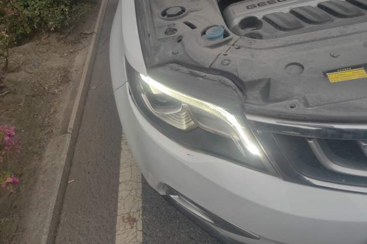 Used Geely Auto Emgrand X7 Sport 2016 1.8TD Automatic All-Wheel Drive Smart Version Right Front Headlight