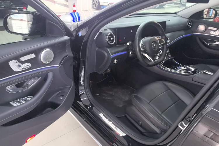 Used Mercedes-Benz E-Class 2016 E 300 L Sporty and Stylish Model
