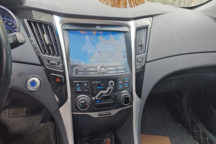 Used Hyundai Sonata 2014 2.0L Automatic Luxury Edition Audio And AC Panel