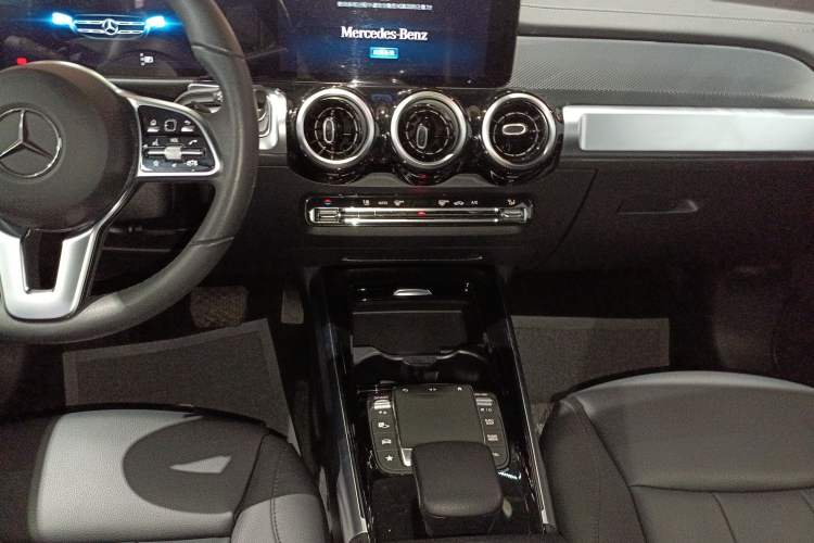 Used Mercedes-Benz GLB 2023 Refresh GLB 200 Fashion Edition
