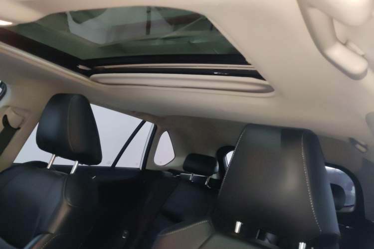 Used Toyota RAV4 2022 2.0L CVT Two-Wheel Drive Fashion Edition Headliner