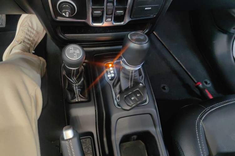 Used Jeep Wrangler New Energy 2021 Four-Door 2.0T 4xe Sahara Gear Lever