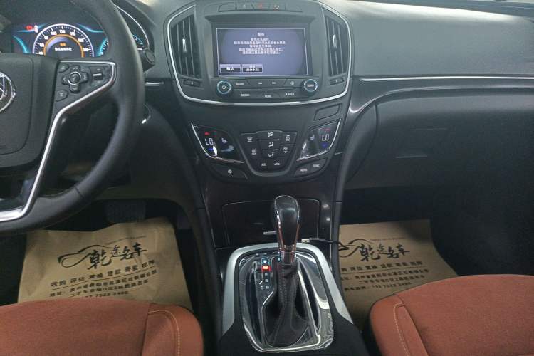 Used Buick Regal 2015 1.6T Elite Tech Model Audio And AC Panel