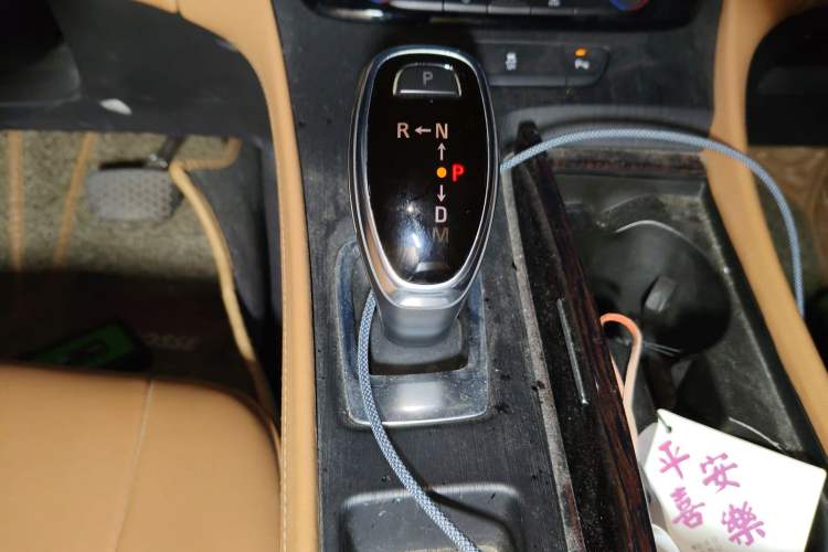 Used Buick LaCrosse 2018 28T Elite Edition Gear Lever