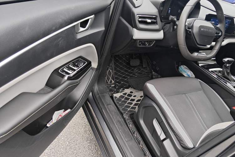 Used Wuling Victory 2020 1.5T CVT Elite Model Driver Seat