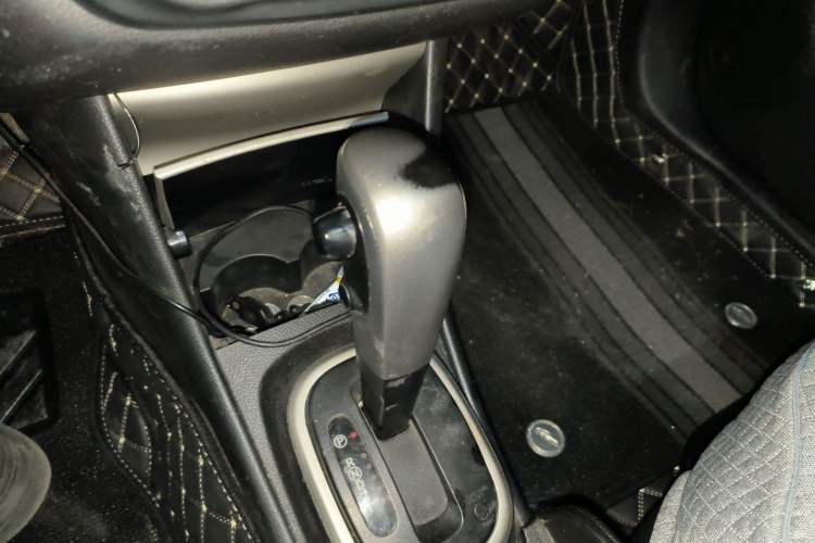 Used Nissan Sylphy 2016 Classic 1.6XE Automatic Leading Edition Gear Lever