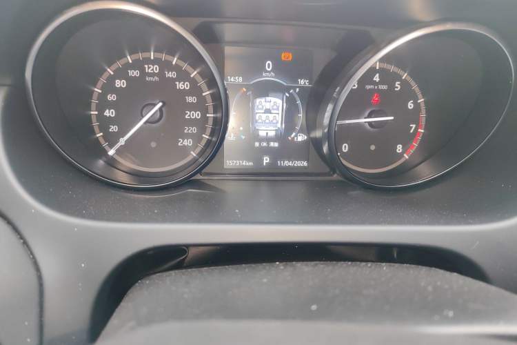 Used Land Rover Discovery Sport 2017 2.0T SE Odometer Close Up