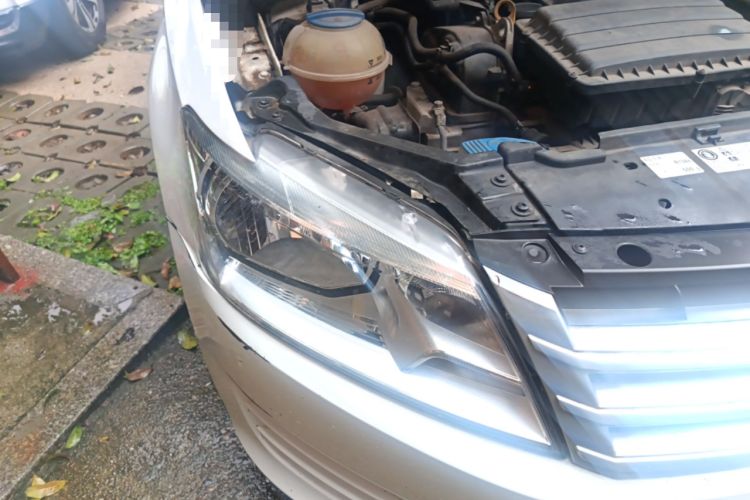 Used Volkswagen Santana 2015 1.6L Manual Fashion Edition Right Front Headlight