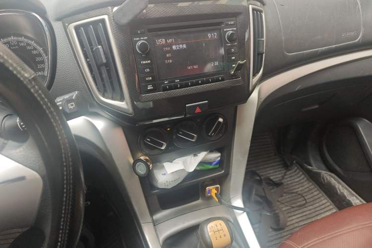 Used Venucia T70 2015 1.6L Manual Ruixing Edition Audio And AC Panel