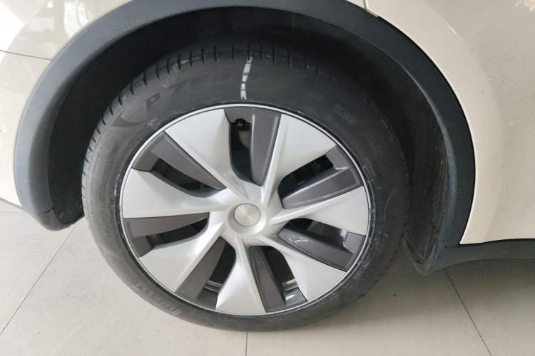 Used Tesla Model Y 2022 Rear-Wheel-Drive Version Right Rear Wheel Hub