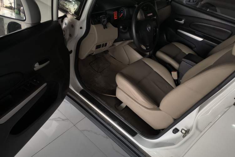 Used Venucia R50 2013 1.6L Automatic Luxury Edition
