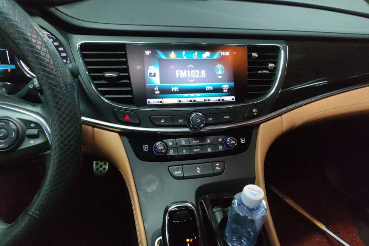 Used Buick LaCrosse 2016 20T Elite Edition Audio And AC Panel