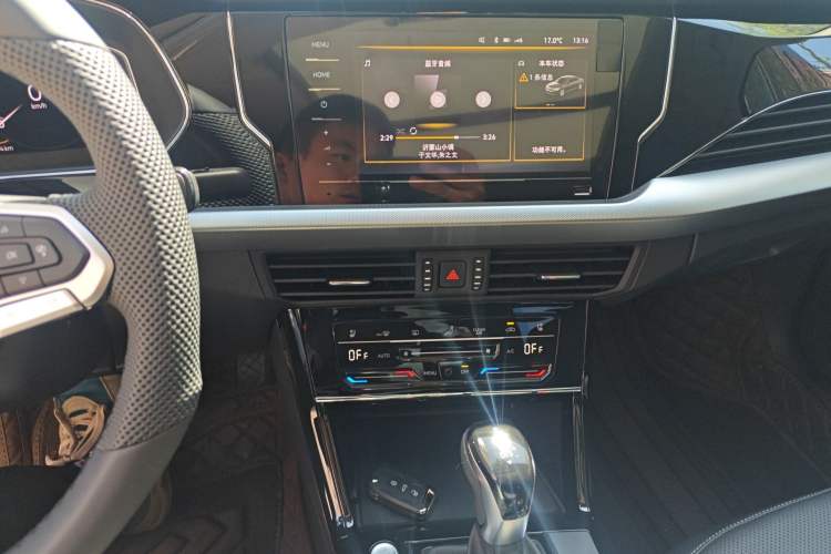 Used Volkswagen Passat 2026 Model, Outstanding 380TSI Longteng Edition Audio And AC Panel