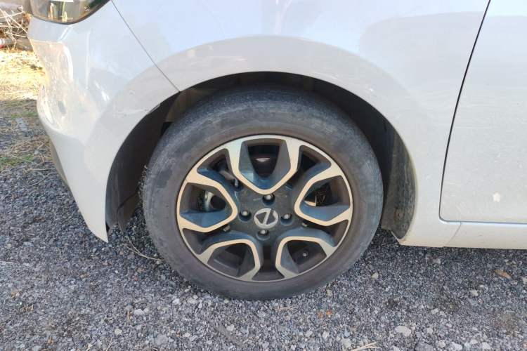 Used JMEV Ezi EV3 2022 Small Radar Yuebao Model Left Front Wheel Hub