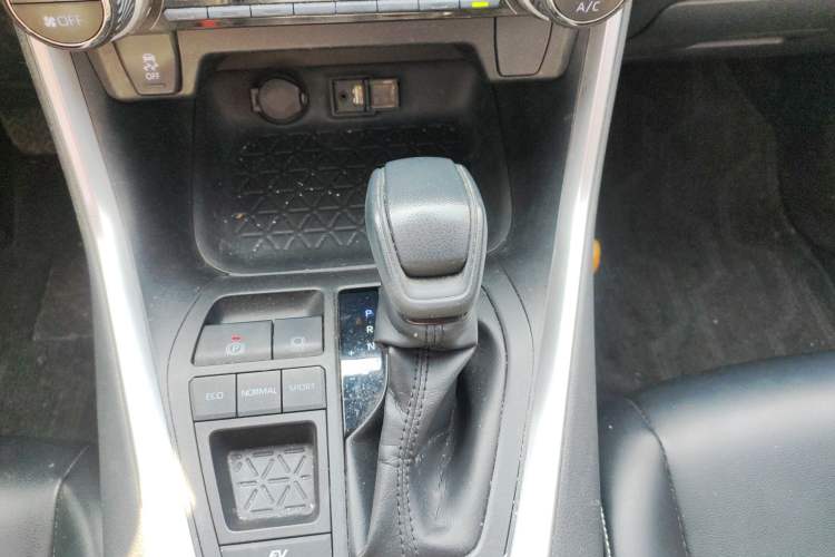 Used Toyota RAV4 2020 Dual-Engine 2.5L E-CVT Two-Wheel Drive Elite Edition
