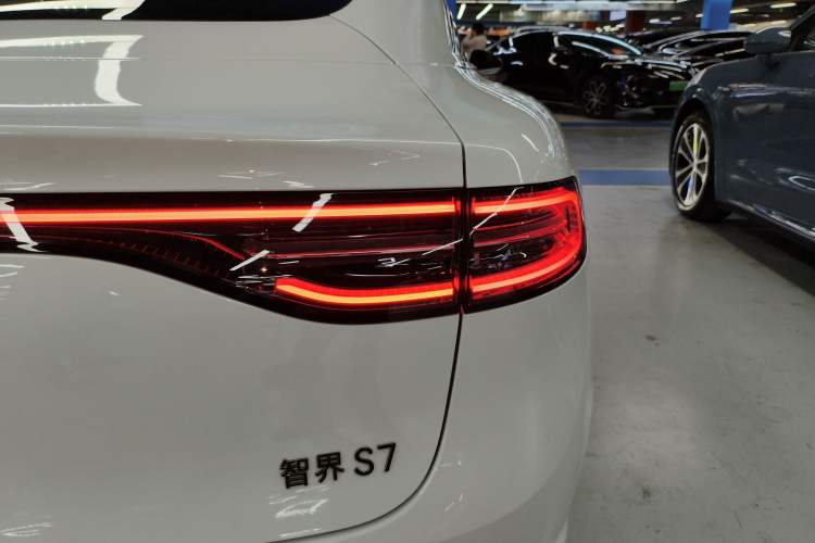 Used Hima Luxeed S7 2025 855 km Max Right Rear Taillight