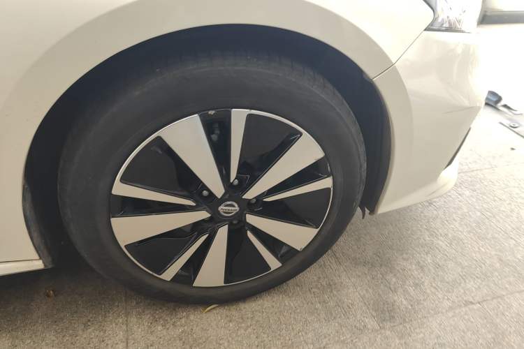 Used Nissan Teana 2020 Revised Version 2.0L XL Upper Smart Drive Edition Right Front Wheel Hub