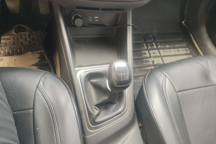 Used Hyundai Verna (new generation) 2016 1.4L Manual Cool Edition GLS Gear Lever