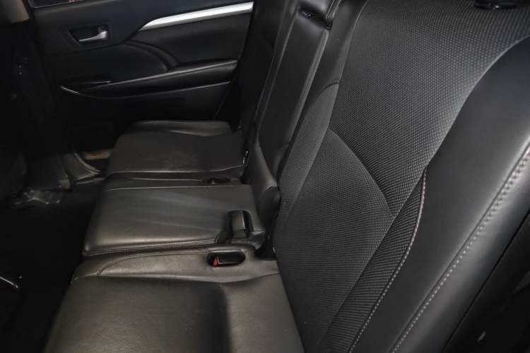 Used Toyota Highlander 2018 2.0T Four-Wheel Drive Prestige Version 7 Seats China V Emission Standard Left Rear Seat