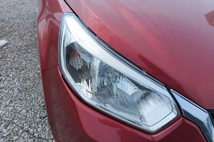 Used Venucia R50 2015 1.6L Automatic Fashion Edition Right Front Headlight