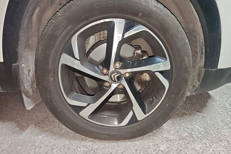 Used Citroen C5 AIRCROSS 2017 350THP Fashion Edition Right Front Wheel Hub