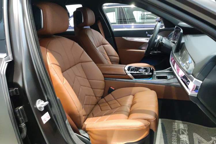 Used BMW 7 Series 2023 740Li Luxury Edition M Sport Package Right Front Seat