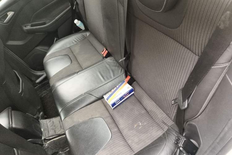 Used Ford Focus 2012 Sedan 1.6L Automatic Fashion Edition